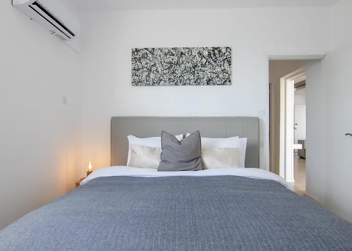 Phaedrus Living: Seaview Luxury Flat Athina Grenada Апартаменты Пафос